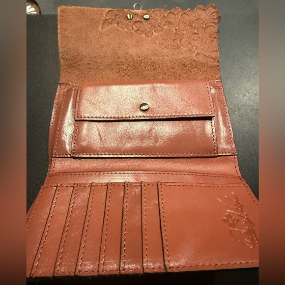 Patricia Nash Pink Floral Embossed Clutch - Picture 8 of 9